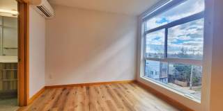 Beautiful 2 Bed 1.75 Bath Townhome in Central District Gallery 16