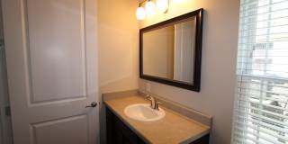 Midtown Renovated Duplex - Hardwood Floors, Exposed Brick Gallery 12