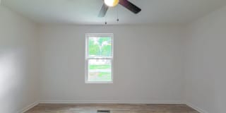 RENOVATED 4/2 in Walkable Location, Stainless Steel Appliances, & Garage/Workshop! Available NOW for $1850/month! Gallery 23