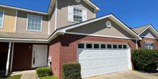 WAKEFIELD SUBDIVISION - Double Garage!  GRANITE COUNTERTOPS. Gallery 1