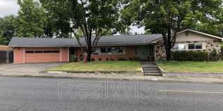 710 NW Midland Ave Gallery 1