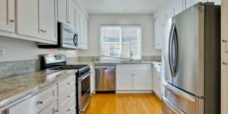Large 3 Bed 3 Bath Townhouse - Remodeled Kitchen - Water Softener - Zero Deposit Option Available Gallery 1
