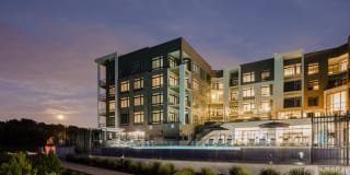 Avalon Great Neck Gallery 33