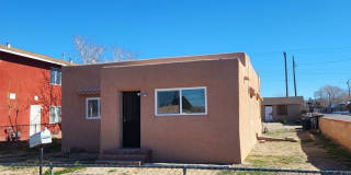 Newly renovated 2 bedroom House Gallery 12