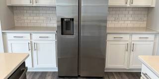 Room in 3 Bedroom Home at Arkose Dr Gallery 14