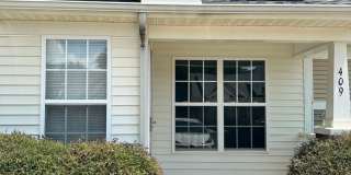 2-Bedroom Townhome in Olde Towne Community ***RENT SPECIAL: 1/2 OFF FIRST MONTH'S RENT*** Gallery 1