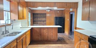 Charming 3-bedrooms/1-bath home in LaRoche Park Gallery 15