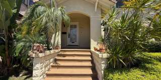 Fabulous Bankers Hill location 3 Bedroom Top-floor duplex unit Gallery 3