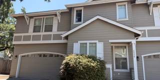 Great 3 bedroom/2.5 bath duplex w/2 car garage! Gallery 1
