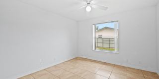 Beautiful 4 bed 3 bathroom Single Family Home with a large fenced yard Gallery 16