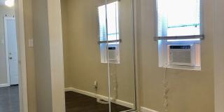 606 1/2 West 4th Avenue Gallery 1