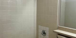 Well Maintained 2 bed 2 bath condo in Woodside Village! Gallery 12