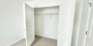 BEAUTIFUL 3 Bedroom Paired Home minutes from I-77 and I-40 - SPRING SPECIAL Gallery 12