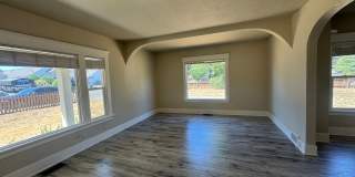 Huge 4 bedroom -A stones throw to PLU! Gallery 7
