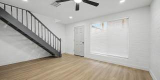 Gorgeous 2 Bed + Bonus Room | Large Private Yards | Resort Pool | 8 Weeks Free Rent! Gallery 2