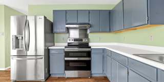 2 Story 4 BD | 2.5 BA Available in July near Medical Center! Gallery 12