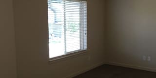Three Bedrooms Plus Loft! Centrally located! Gallery 15