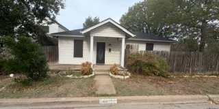 LARGE 2/1 HOUSE W/OFFICE/FLEX AREA OFF EACH BEDRM W/ENTRANCES TO DECK, PATIO Gallery 1