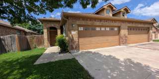 3/2/2 Duplex off HWY 46 / Fridge / Interior Washer & Dryer Connections / Fenced in Backyard / CISD Gallery 1