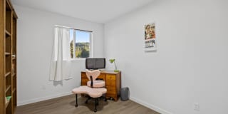 Sutherlin 3 Bedroom Townhouse! Gallery 8