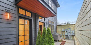 699 GIDDINGS Avenue Gallery 19