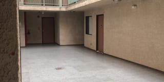 501 S Grand View St Gallery 3