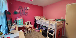 4 Bedroom Home with Large Family Room, Huge Fenced Yard, Workshop & Pool Gallery 15