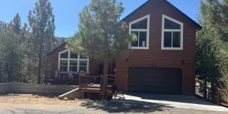 Stunning 4-Bedroom Home with Amazing Views, EV Charger  Solar in Big Bear! Gallery 1