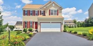 3 Bed / 3 Bath Single Family Home w/2-Car Garage Gallery 1