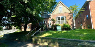 6 Bedroom / 2 Bathroom House - NEXT TO SEMO's CAMPUS, LARGE YARD, INTERNET INCLUDED Gallery 1
