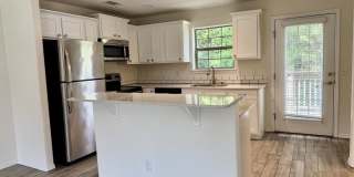 Nice 2 bedroom townhome close to I-49 Gallery 5