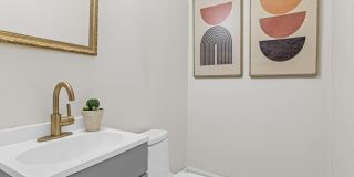 1002 Oxford St N Gallery 21