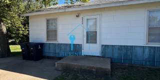 Two bed one bath duplex for rent NOW! Gallery 1