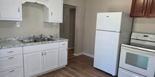 SPACIOUS, BRIGHT 2 BEDROOM - LARGE YARD Gallery 12