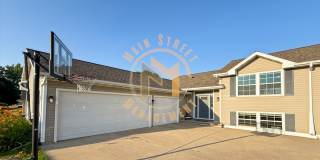 3 Bed 2 Bath Duplex w/ 3 Stall Garage Gallery 1