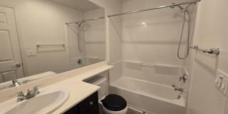 Stunning 3BR 3.5 BATHROOM House in Hayward Gallery 10