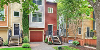Gorgeous 3 BD | 2.5 BA Townhome | Popular Amberglen Townhomes Neighborhood | Beautiful Backyard | Near Nature Parks Gallery 1