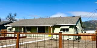 Charming single-level unit duplex near downtown Calistoga! Gallery 1