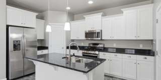 Bright & Spacious 3 bedroom Townhome Gallery 1