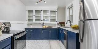 Elegant Renovation! HUGE 1 Bed 1 Bath Available Now! Gallery 11