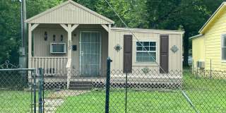 Charming 2 bedroom House Gallery 1