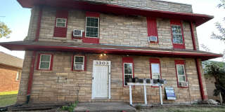 1303 Bell Street Gallery 1