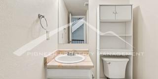 Spacious Townhouse with Central AC and Washer/Dryer Spacious Townhouse with Central AC and Washer/Dryer Gallery 11