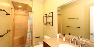 Large 4 bedroom, 3 bath, 4+ parking, gated single family house in Kalihi Gallery 8