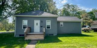 Remodeled 2 bedroom home-Three Oaks Gallery 1