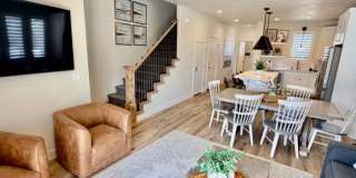 Flexible lease options! Spacious Townhome in Washington Gallery 4
