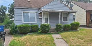 Cozy Four Bedroom Bungalow Gallery 1