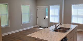 Charming 3 bed, 1.5 bath Gallery 6