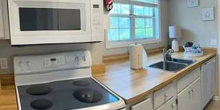 Fully Furnished 1 bed/ 1 bath Island Square Condo Gallery 8