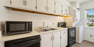 Updated 2BR/2.5BA in Fantastic Chapel Hill Location! Convenient to I-40! Gallery 6